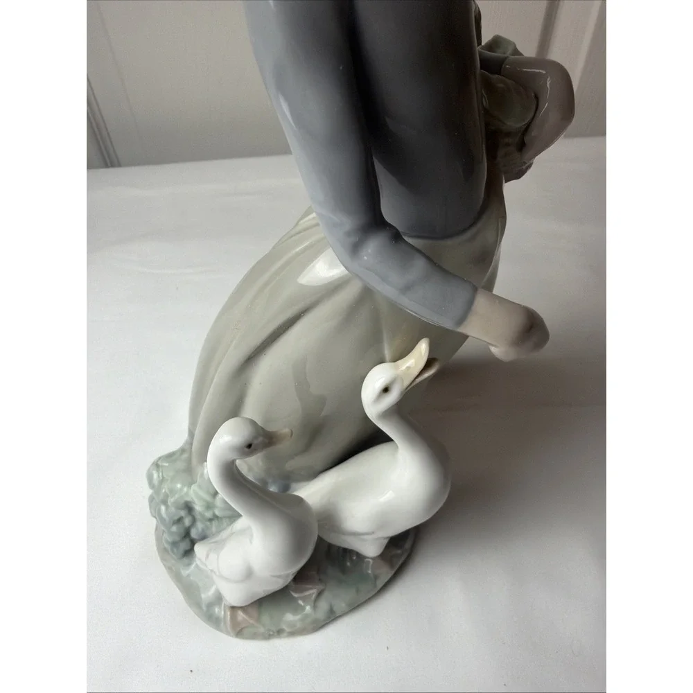 Rare Genuine LLADRO Porcelain‎ Girl Feeding Geese Spain 10 in. With Box